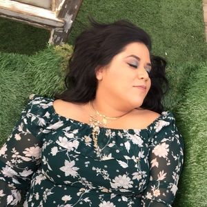 Meet your Posher, Elizabeth